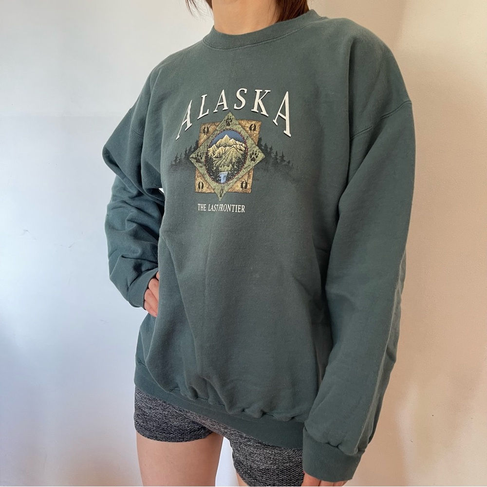 Vintage Alaska Green Crewneck Sweater with Scenic Graphic - Picture 3 of 5